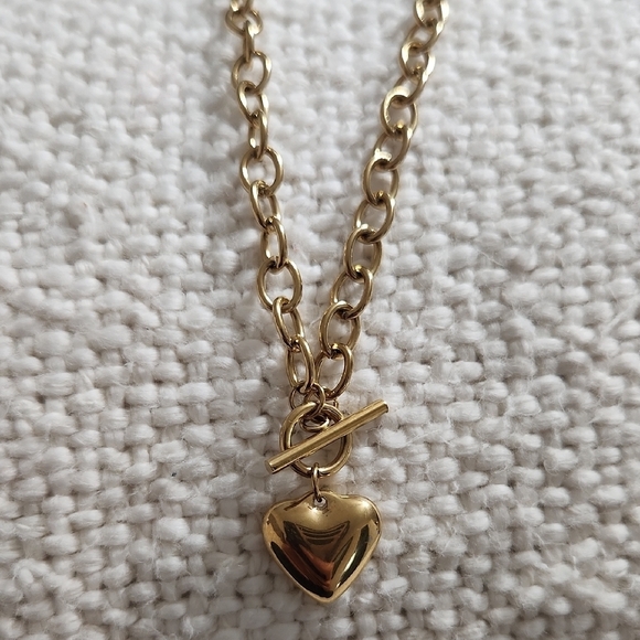 Gold Heart Pendant Necklace - Picture 3 of 6